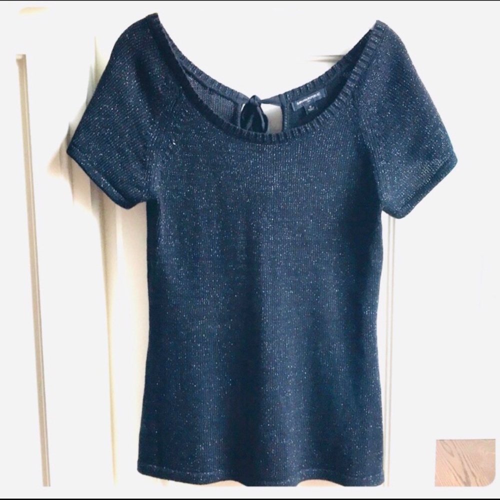 Sparkly Short sleeve black sweater w bow in back